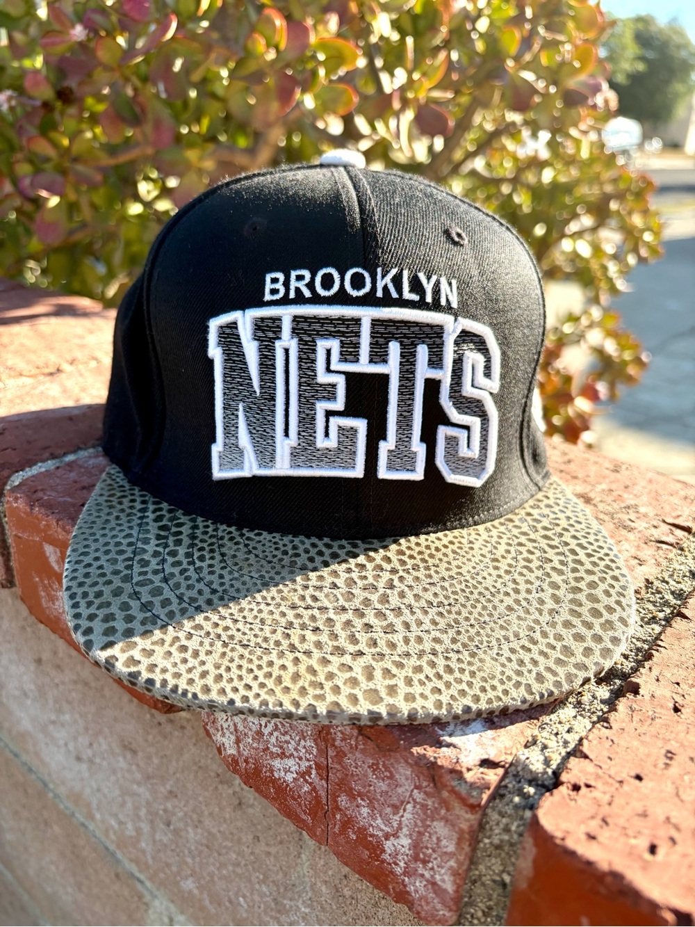 RARE Mitchell & Ness Black & Gray Python Brim Metal Strapback Hat.NBA Streetwear